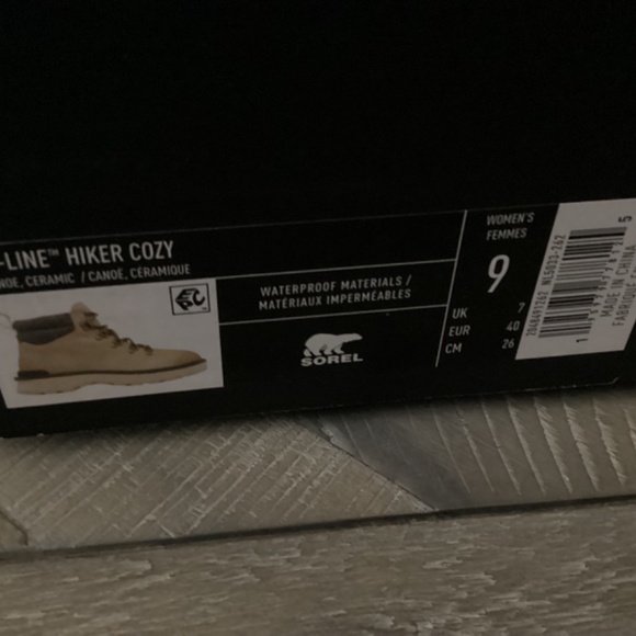 SOREL Women's Hi-Line Lace-Up Cozy Hiker Booties, size 9 - Picture 3 of 10